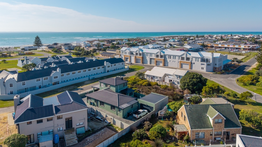 4 Bedroom Property for Sale in Struisbaai Western Cape